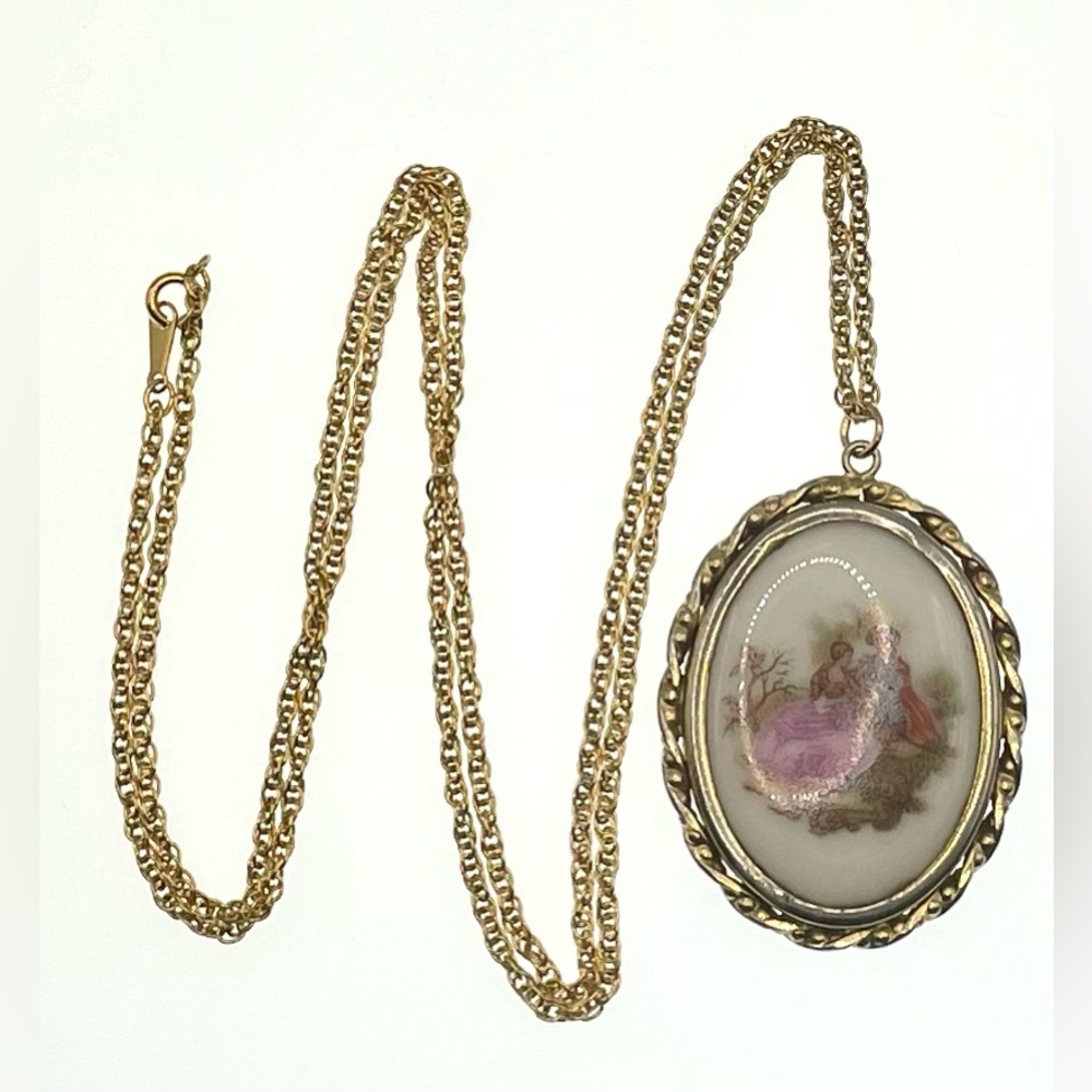 Vintage 70s Signed Limoges Gold Tone Porcelain Courting Couple Pendant Necklace - Picture 6 of 9